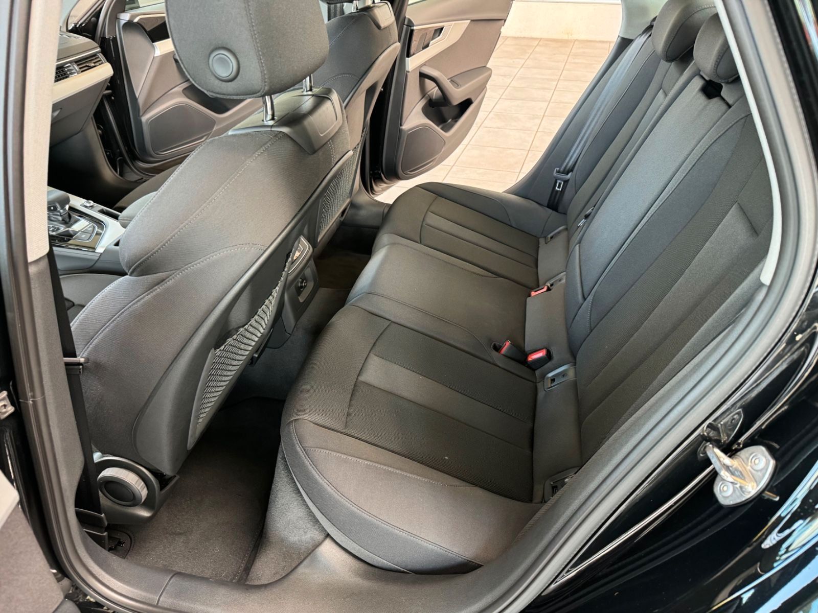 Fahrzeugabbildung Audi A4 Lim. 35 TFSI Advanced / ERST 661 Km!!
