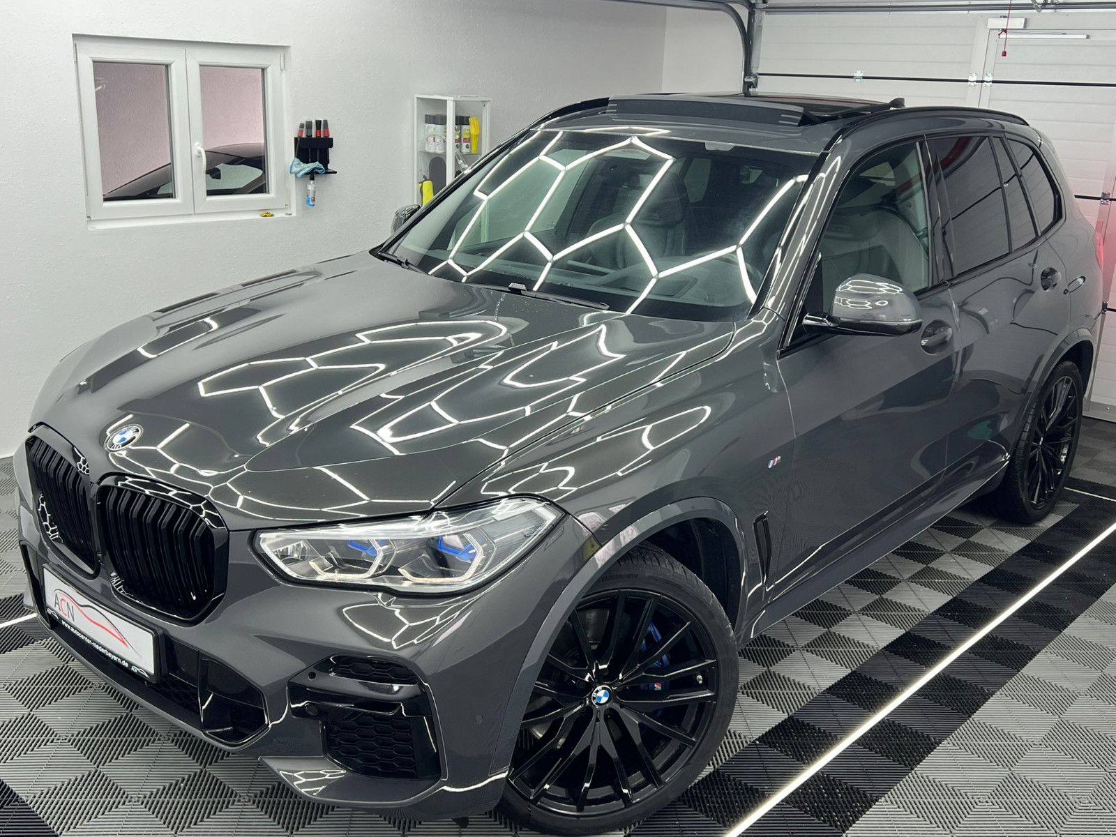 Fahrzeugabbildung BMW X5 xDrive 40 d M SPORT/LASER/AHK/PANO/DRAVITGRAU