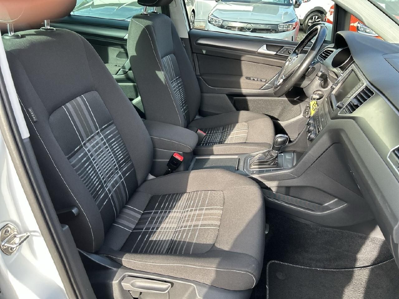 Fahrzeugabbildung Volkswagen Golf Sportsvan VII Lounge BMT/Start-Stopp
