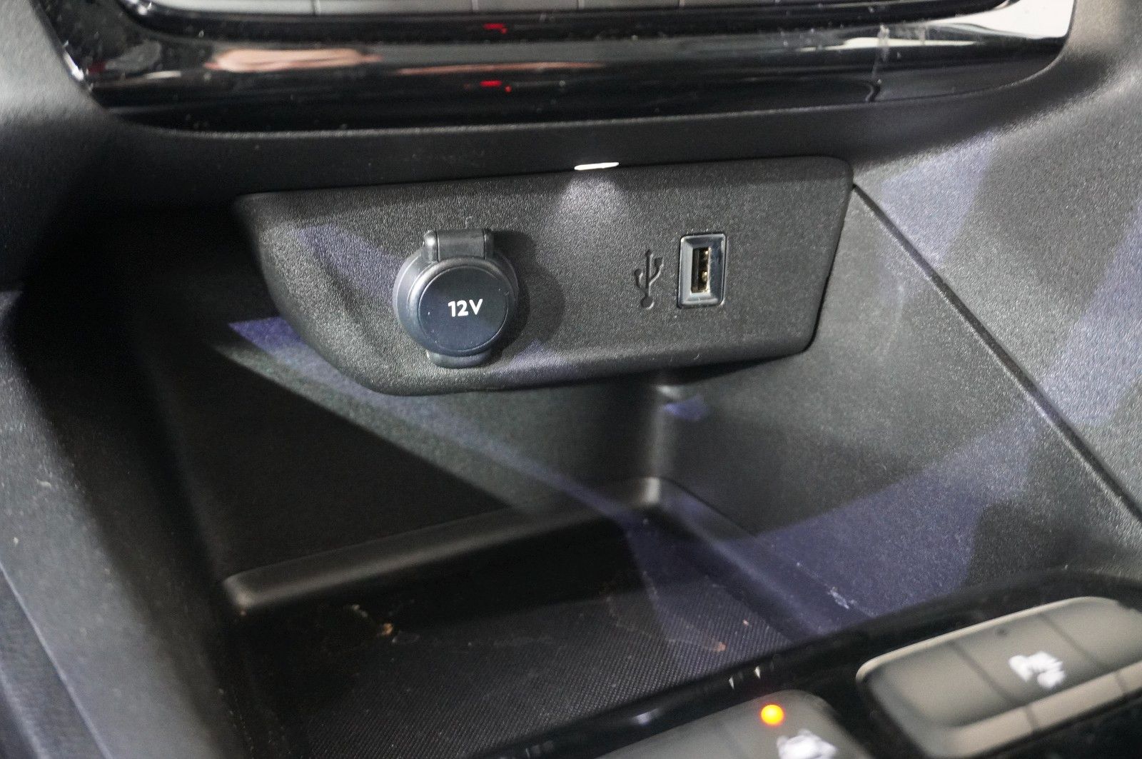 Fahrzeugabbildung Opel Corsa F 1.2T ELEGANCE NAVI/LED/VIRT/KAMERA/DAB+