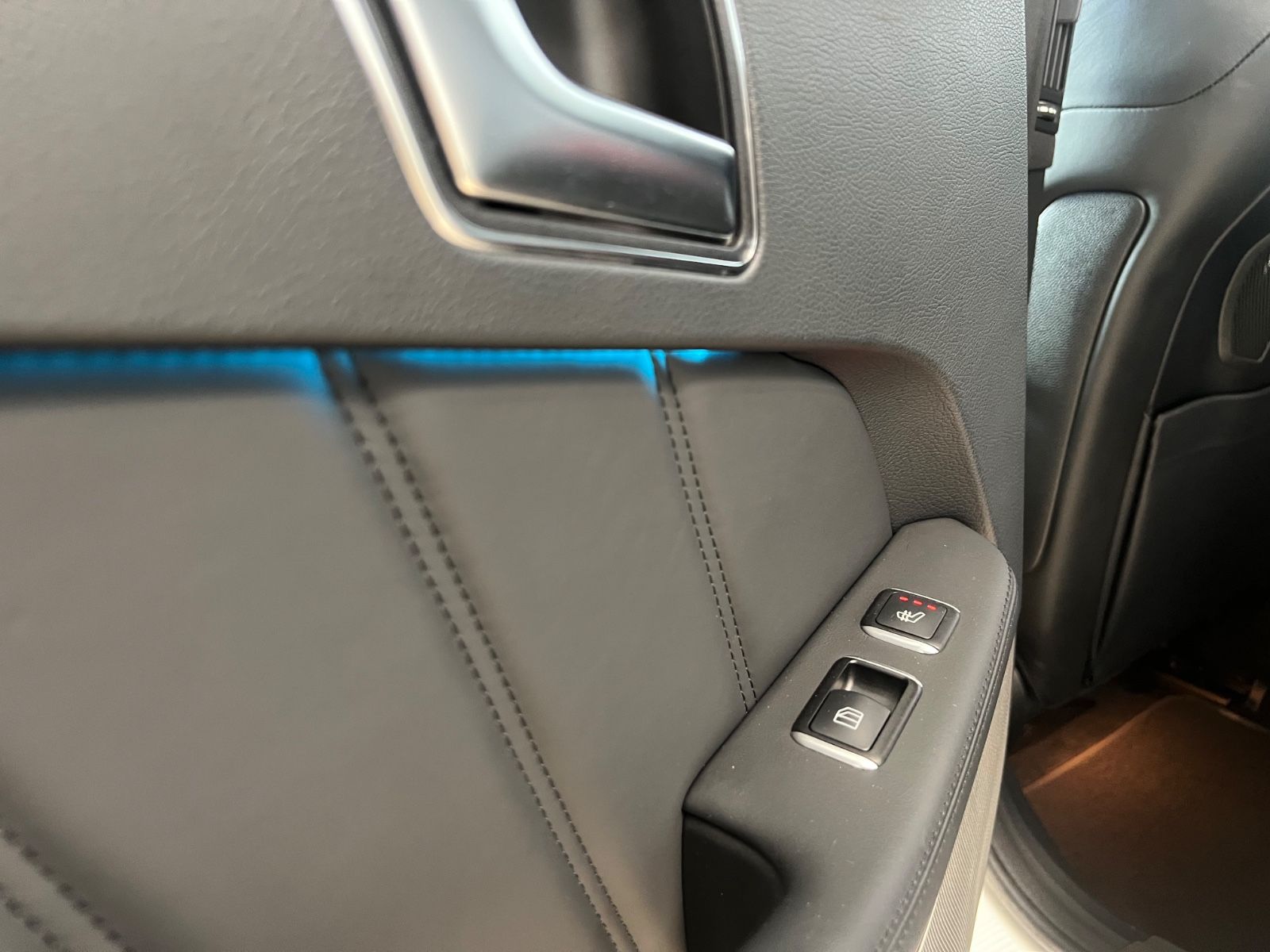 Fahrzeugabbildung Mercedes-Benz E 63 AMG E Lim. *DIAMANTWEISS*MB-SCHECKHEFT*