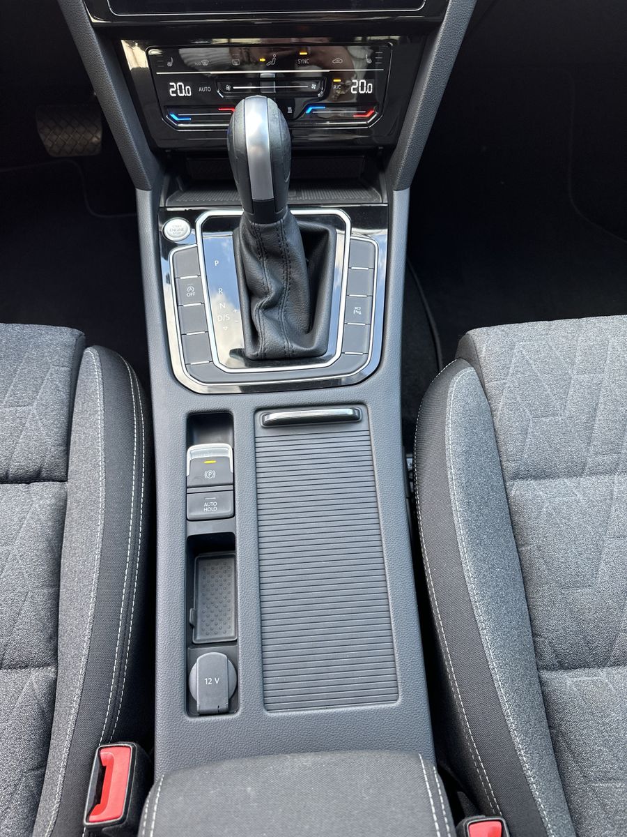 Fahrzeugabbildung Volkswagen Passat Variant Business 4M NAV+LED+AHK+PANO+360°