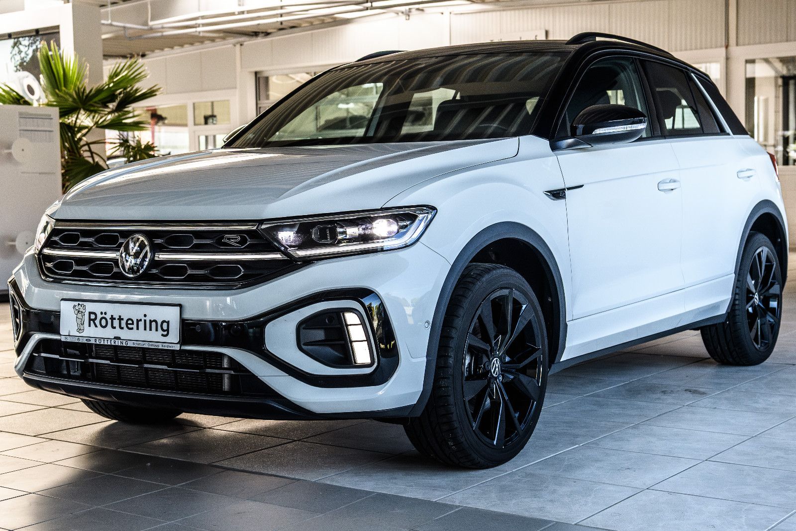 Fahrzeugabbildung Volkswagen T-Roc R-Line ALLRAD+LEDER*AHK*LED*NAVI*RFK*IQ