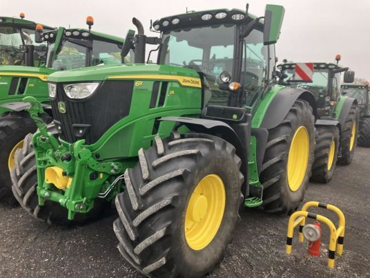 John Deere 6R 215