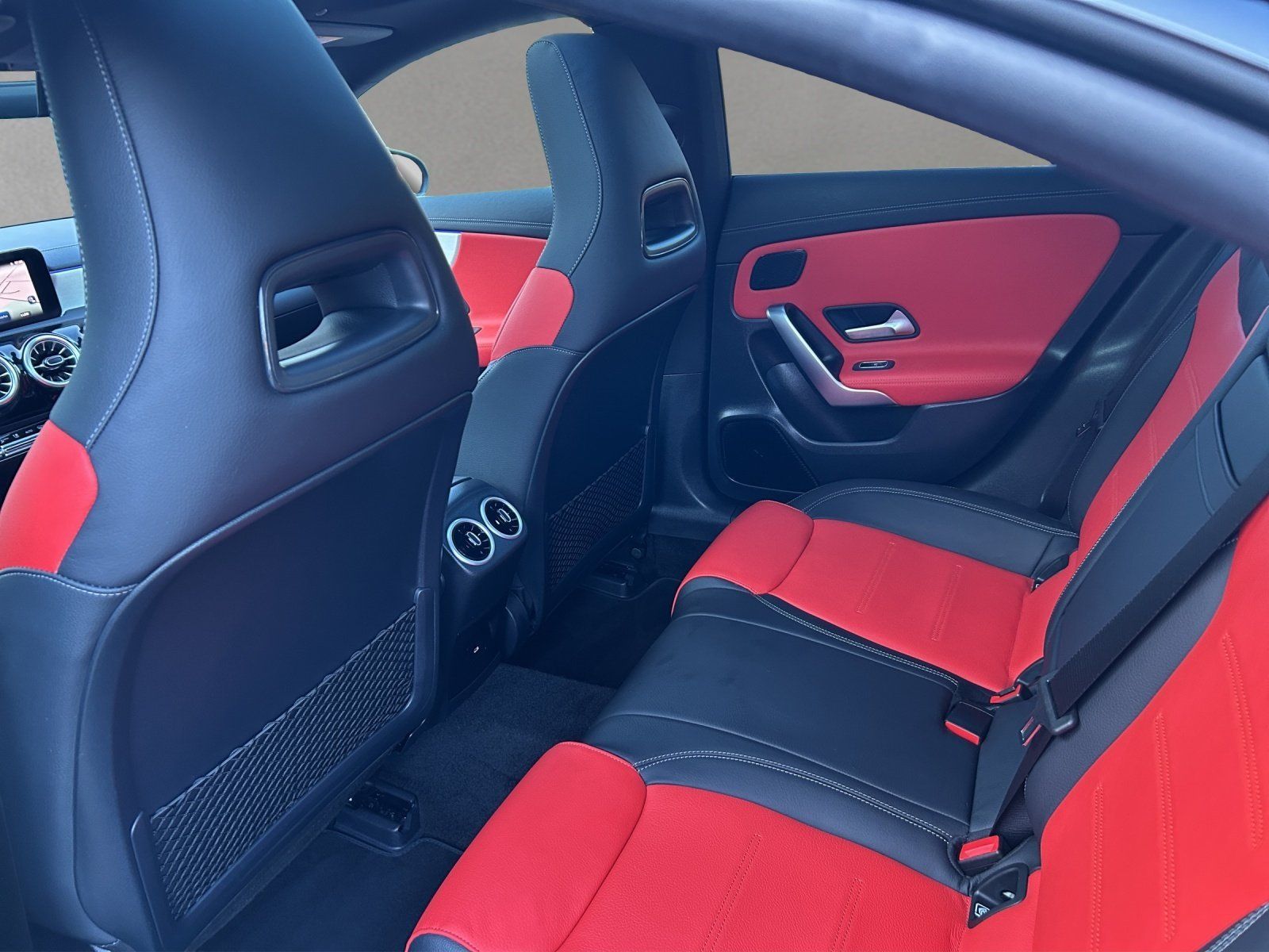 Fahrzeugabbildung Mercedes-Benz CLA 250 AMG Prem+ DISTRO LederPkt Night 19" Pano