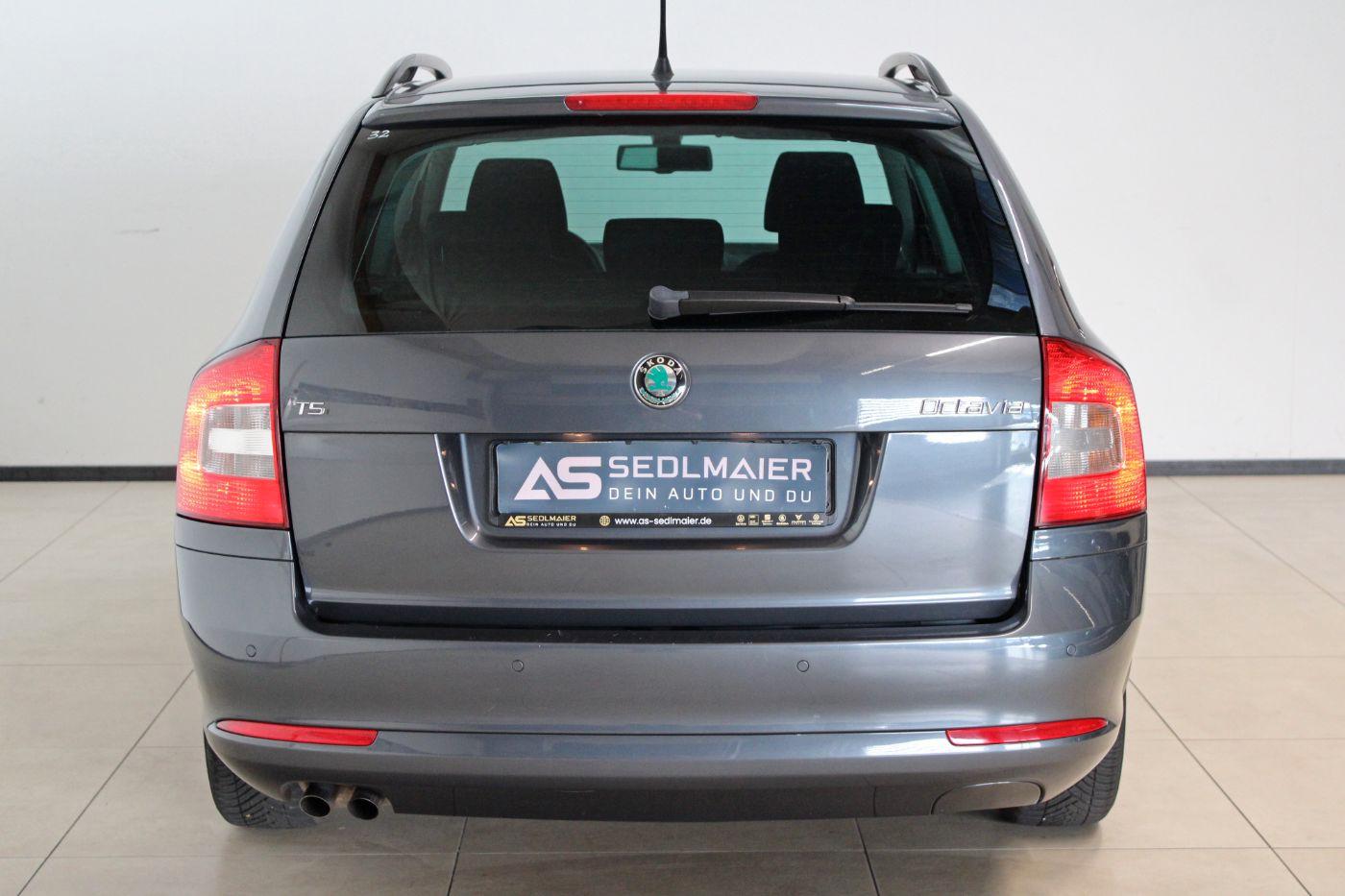 Skoda Octavia 2012 — салон