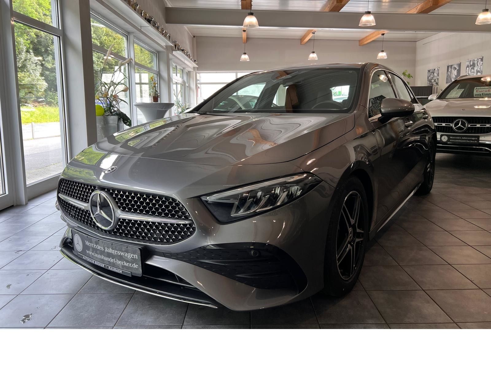 Fahrzeugabbildung Mercedes-Benz A 180 AMG Advanced Plus *MBUX*Ambiente.*Winterpa