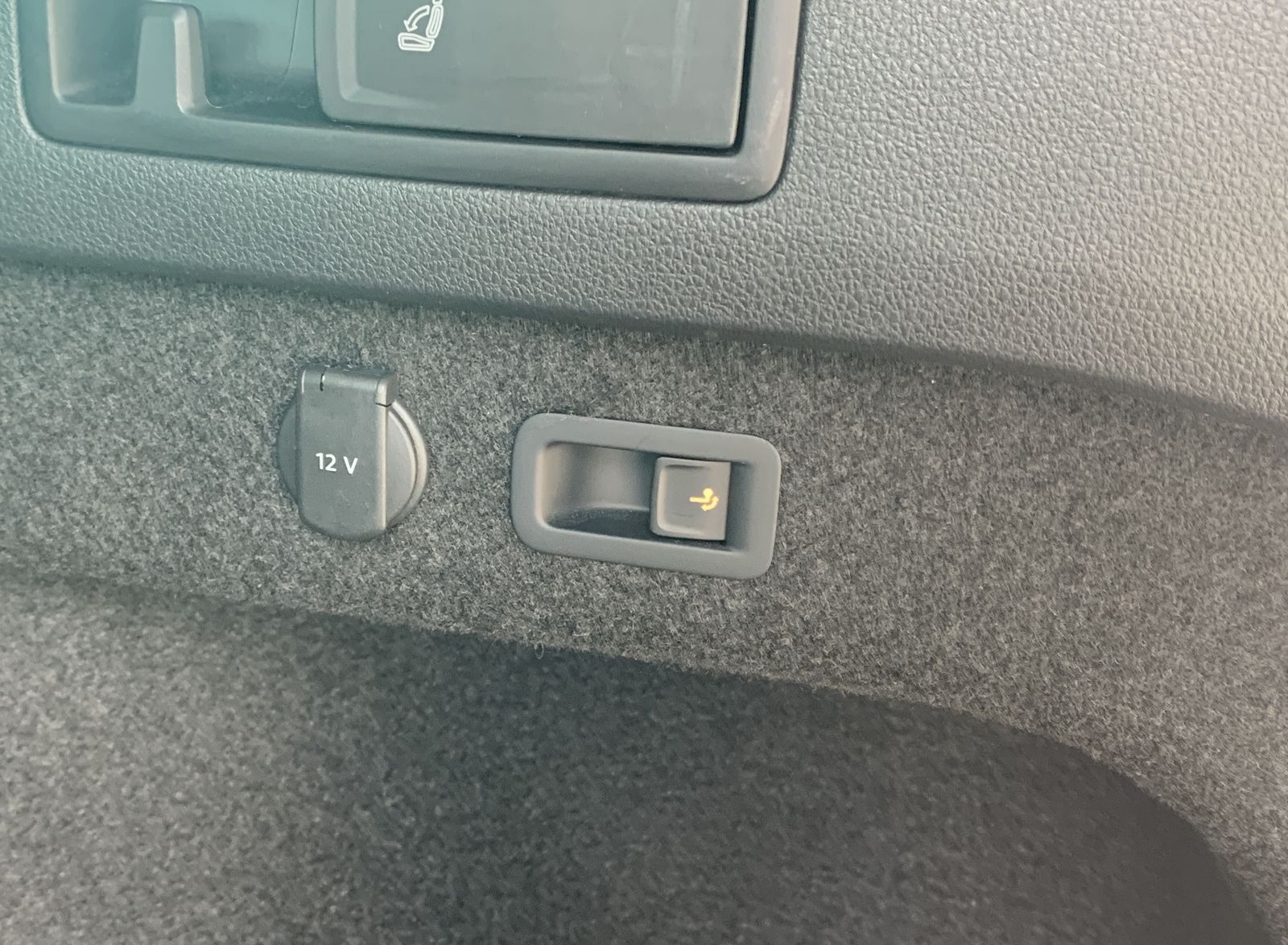 Fahrzeugabbildung Volkswagen Passat Variant 2.0 TDI*Elegance*AHK*Leder*Matrix