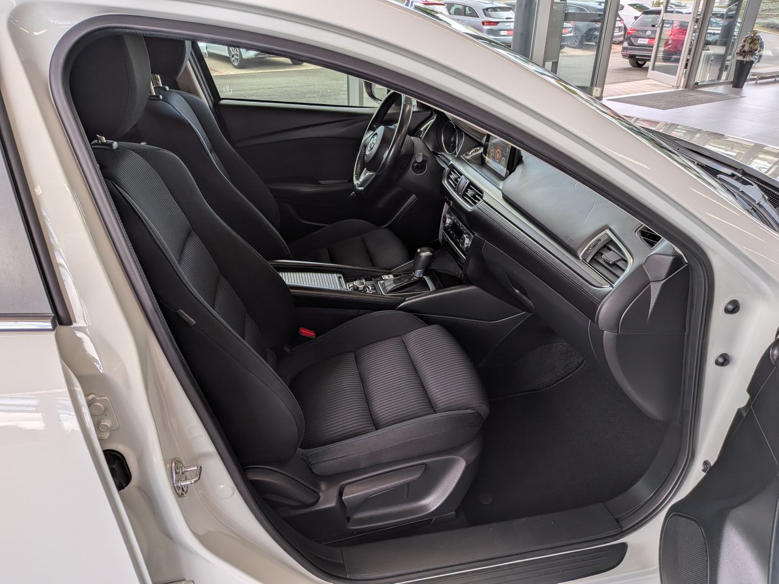 Fahrzeugabbildung Mazda 6 2.0 Aut. Exclusive-Line LED Tempomat PDC SHz