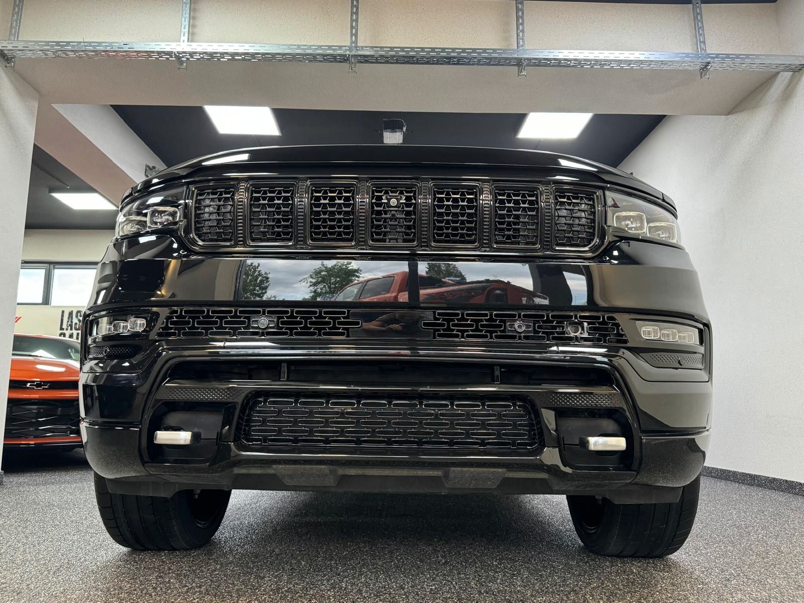 Fahrzeugabbildung Jeep GRAND WAGONEER SER. III BLACK LINE-24"6.4L V-8 .