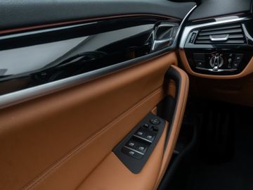 Fahrzeugabbildung BMW 520d xD Tour M Sport HI-FI M Sportfahrwerk