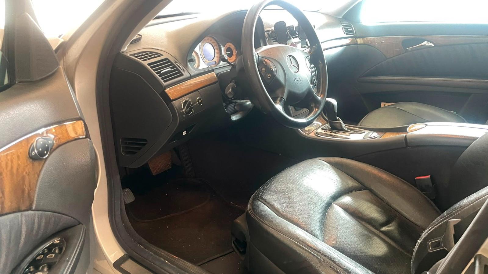 Mercedes-Benz E320 2004 — photo 6