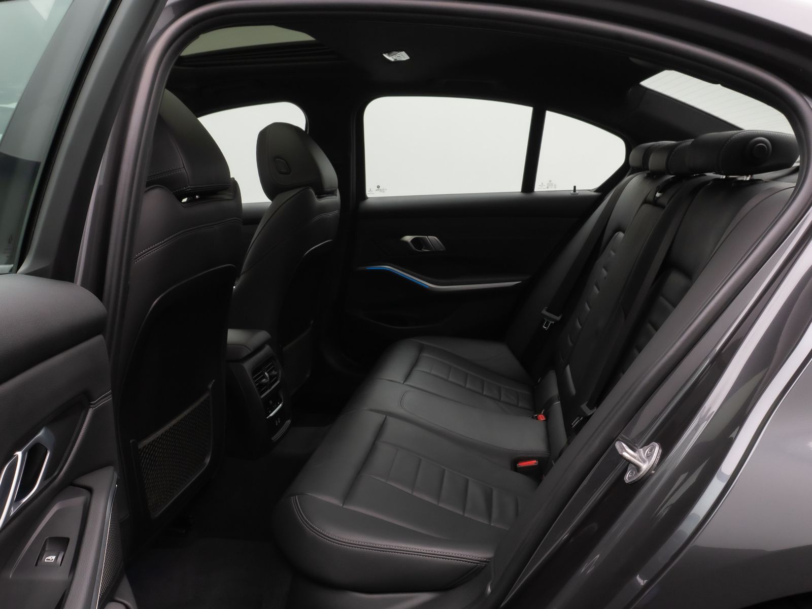 Fahrzeugabbildung BMW 330e xD M Sport Laser Glasdach PDC HUD DAB HiFi