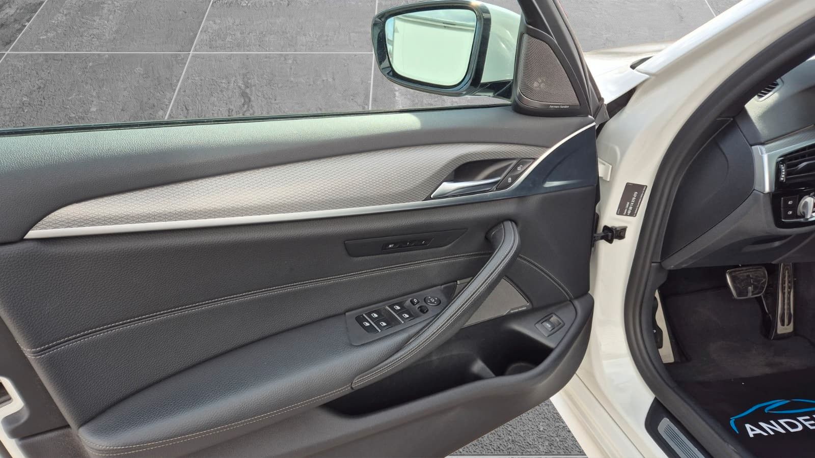 Fahrzeugabbildung BMW 530D XDRIVE M SPORT H&K MEMORY HUD KAM PANO AHK