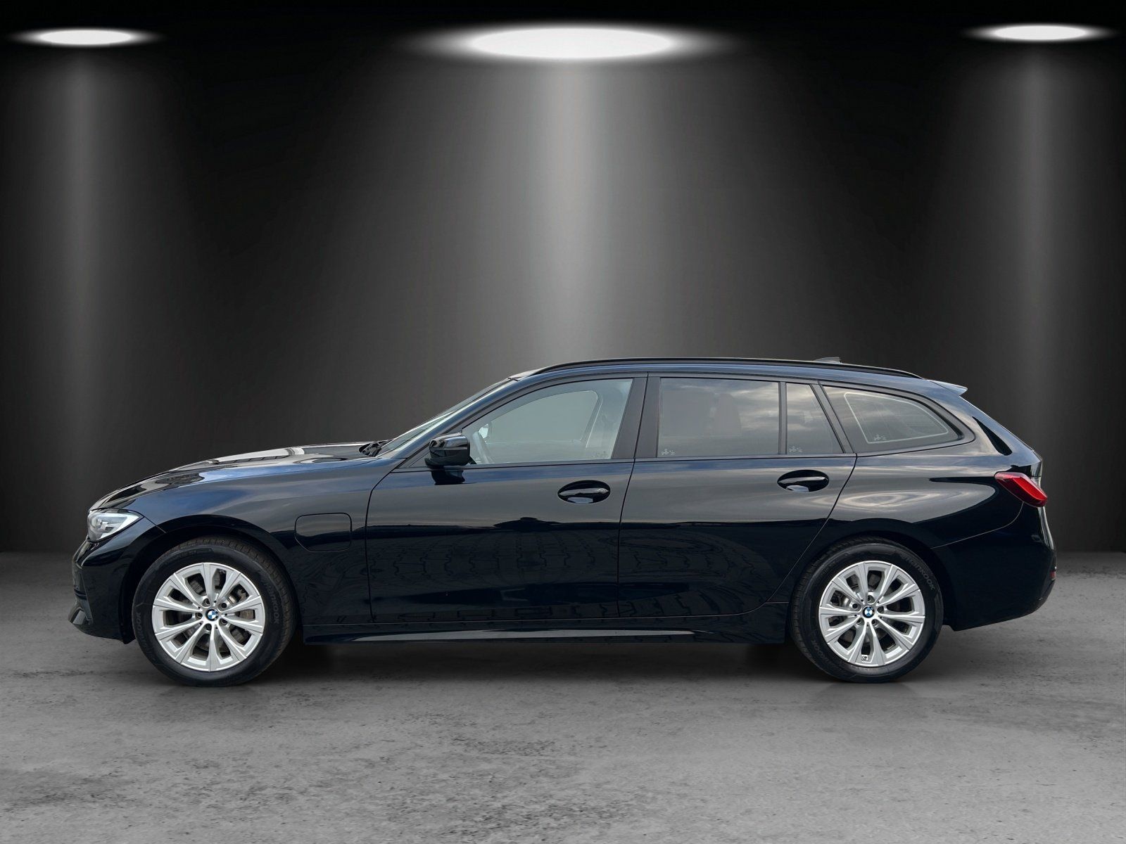 Fahrzeugabbildung BMW 330e Advantage/LIVE-COCKPIT+/LED/SHZ/