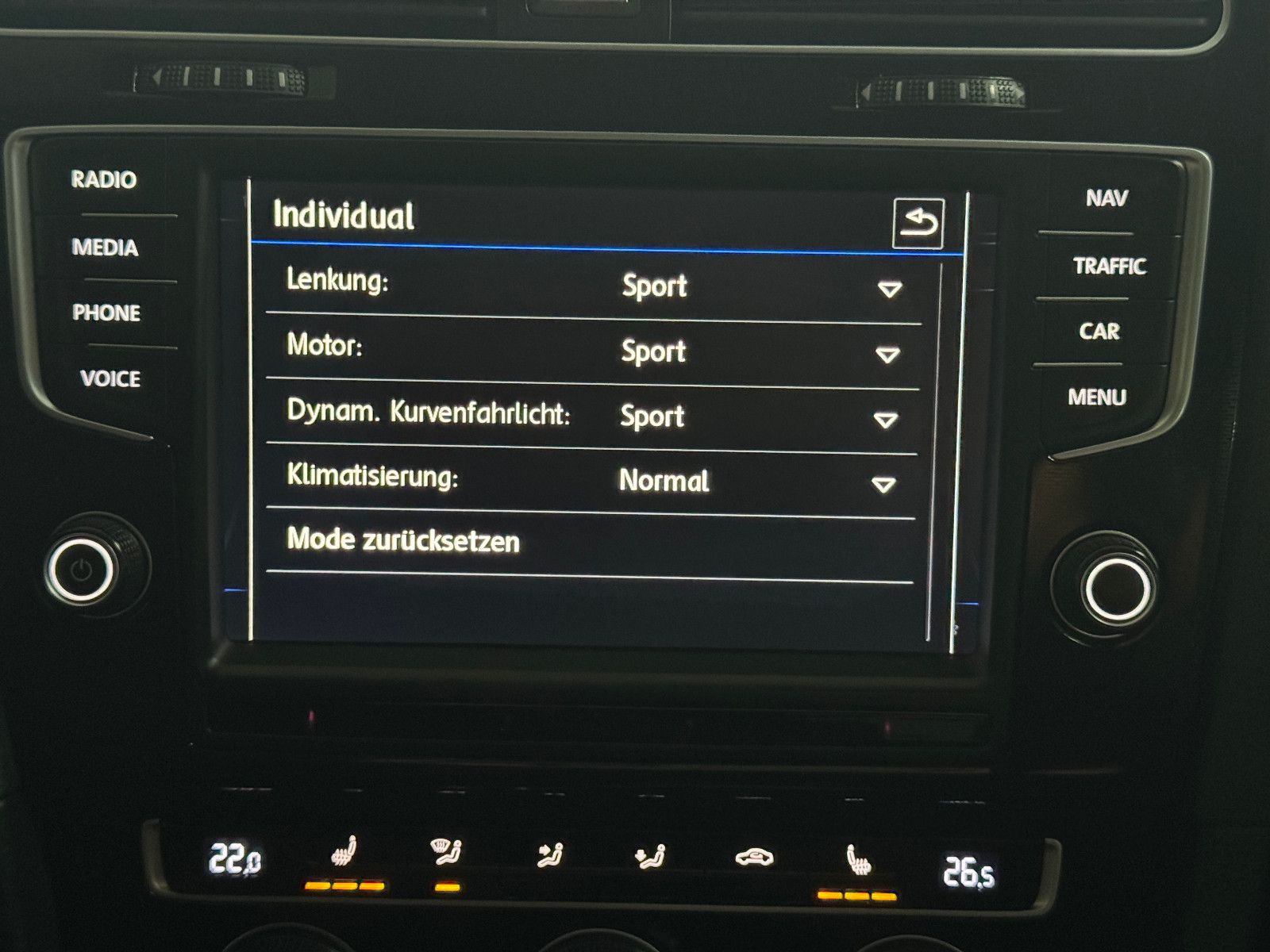 Fahrzeugabbildung Volkswagen Golf VII GTD DCC LED 1.HAND VW SCHECKHEFT EURO 6