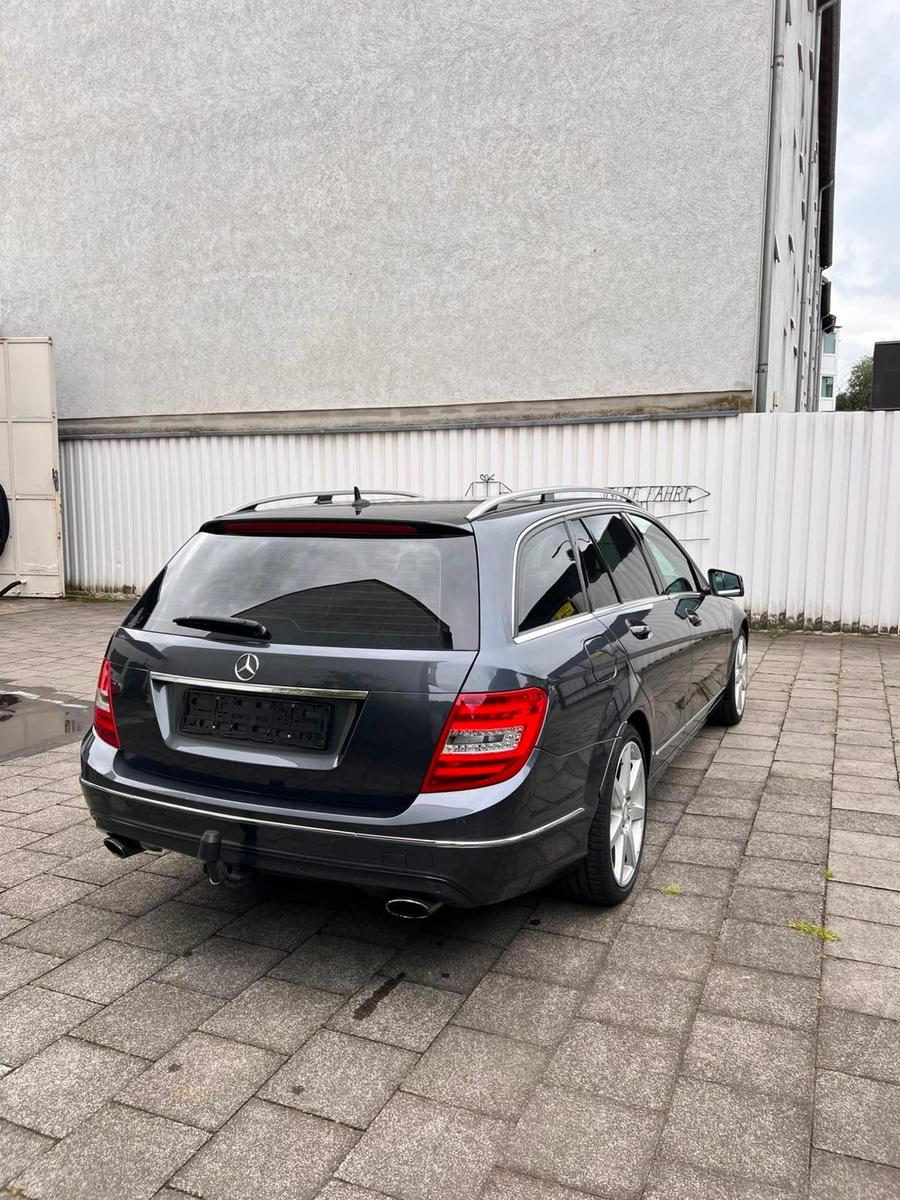 Mercedes-Benz C300 2013 — rear view