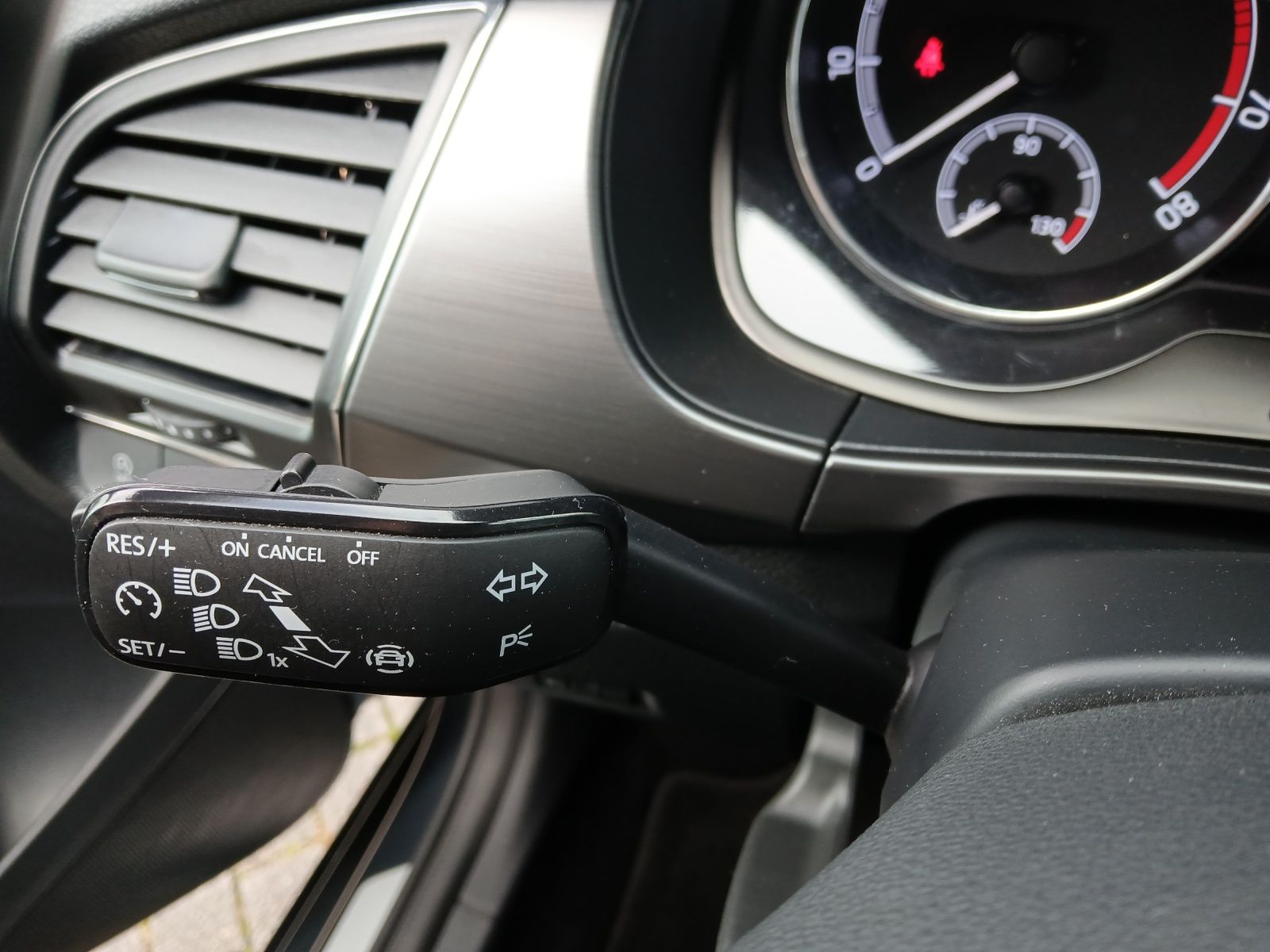 Fahrzeugabbildung SKODA Fabia TSI Drive-125 Climatronic GRA PDC SH LM