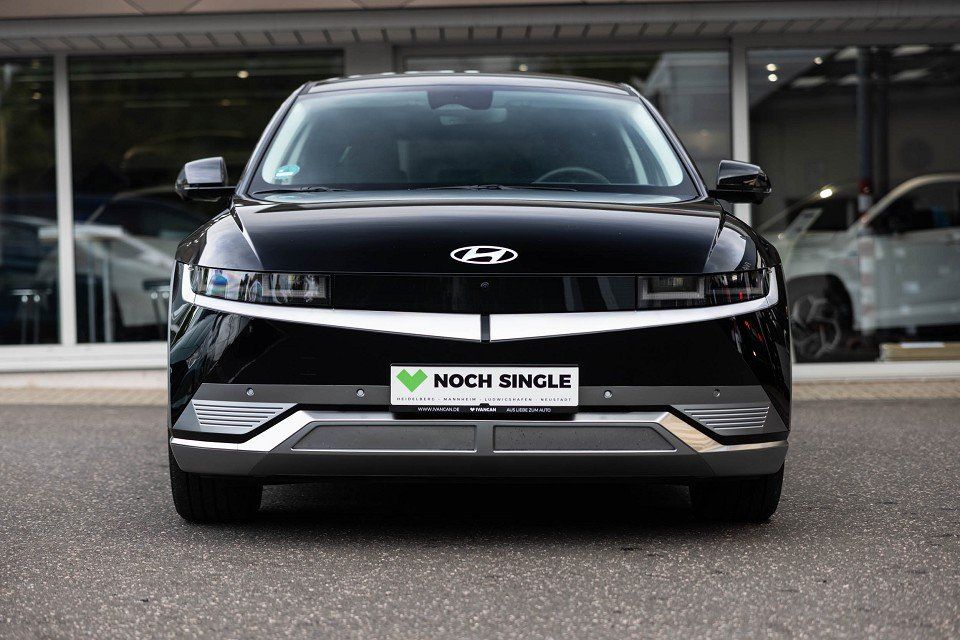 Fahrzeugabbildung Hyundai IONIQ 5 mit Heckantrieb 77,4kWh Batt. UNIQ-Paket