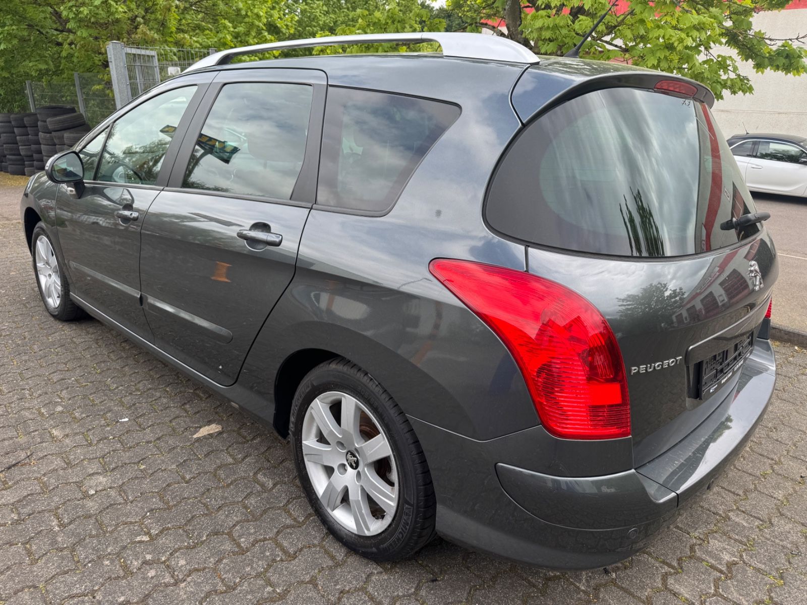 Fahrzeugabbildung Peugeot 308 SW Panorama+Klima+Bluetooth