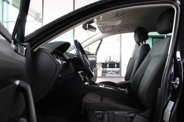 Volkswagen Passat - 4