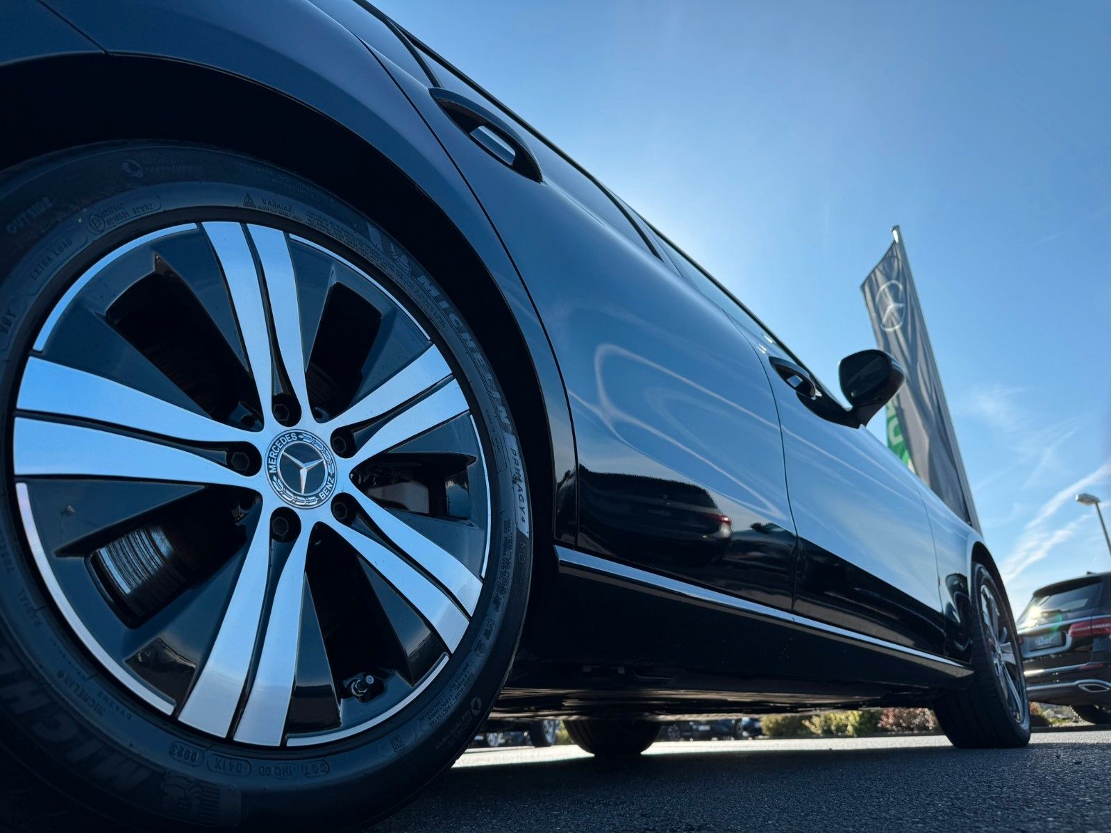 Fahrzeugabbildung Mercedes-Benz C 300e T Avantgarde AHK+Distr+Night+Ambiente+RFK