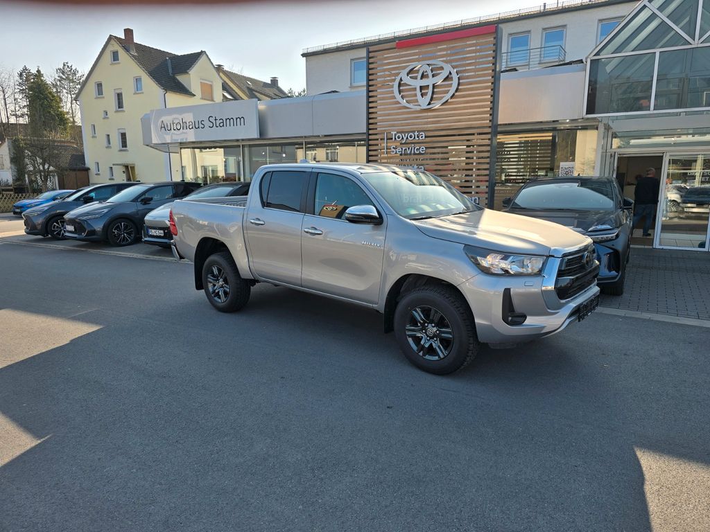 Toyota Hilux 2.4l Double Cab Comfort 4x4 Navi PDC Sitzh