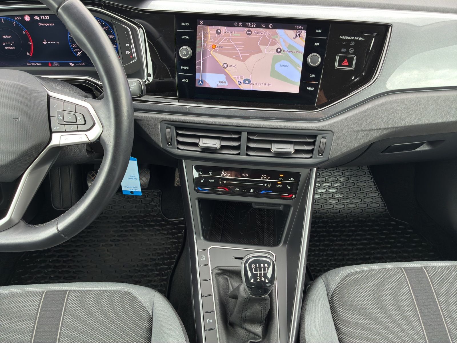 Fahrzeugabbildung Volkswagen Polo TSI Style IQ.Light Navi ACC SHZ App-Connect