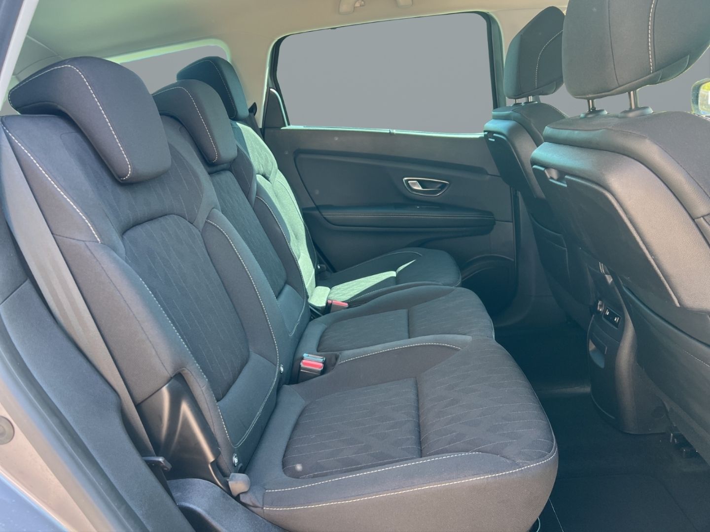 Fahrzeugabbildung Renault Scenic IV Grand Limited 1.7 BLUE dCi 150 Navi Ap