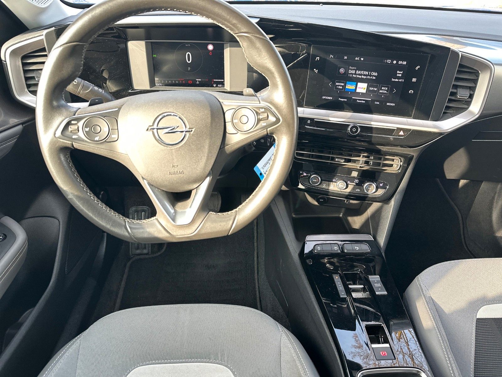 Fahrzeugabbildung Opel Mokka Elegance, Rückfahrkamera, Sitzheizung