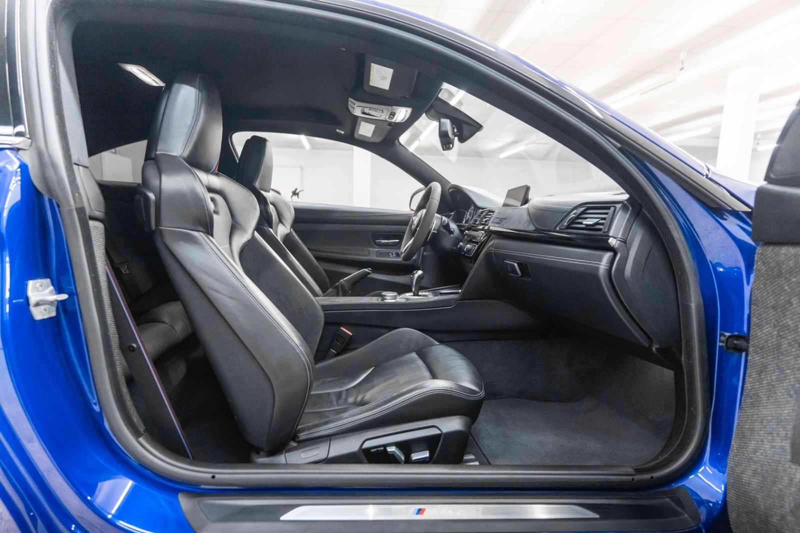 Fahrzeugabbildung BMW M4 CS Head UP LED NAV KAM PDC DKG