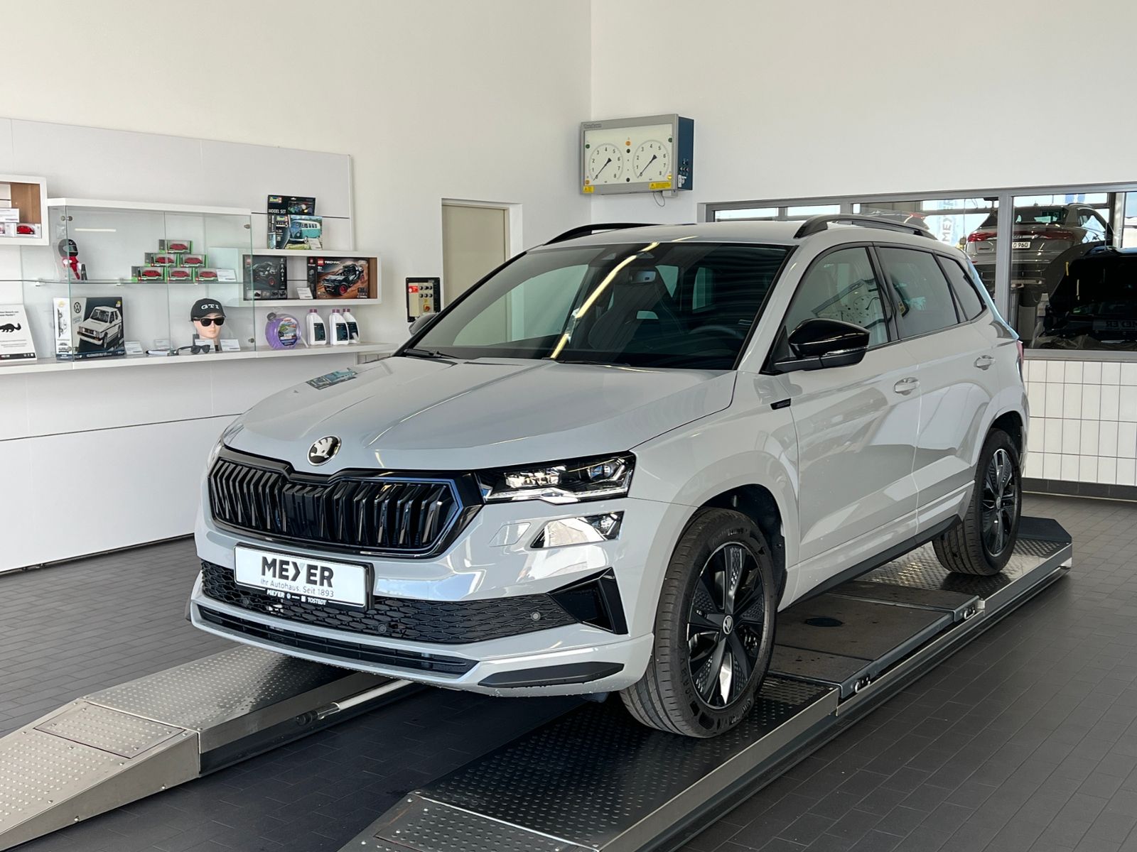 Fahrzeugabbildung SKODA Karoq Sportline 2.0 TDI DSG 4x4 *AHK, Navi, Trav