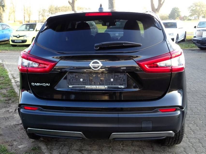 Fahrzeugabbildung Nissan Qashqai 1,3 DIG-T N-Connecta Winterpaket