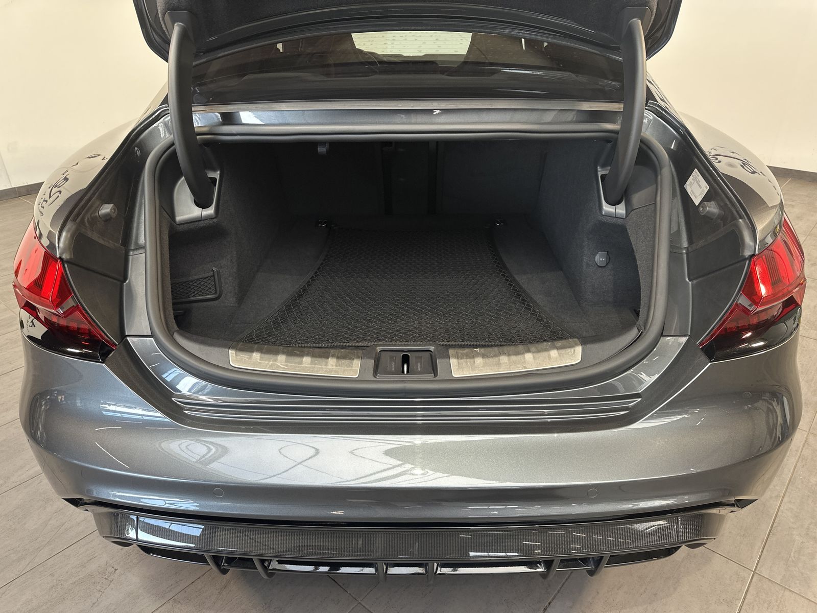 Fahrzeugabbildung Audi RS e-tron GT Qu NAV+LED+HUD+360°+PANO+B&O+VCOCK