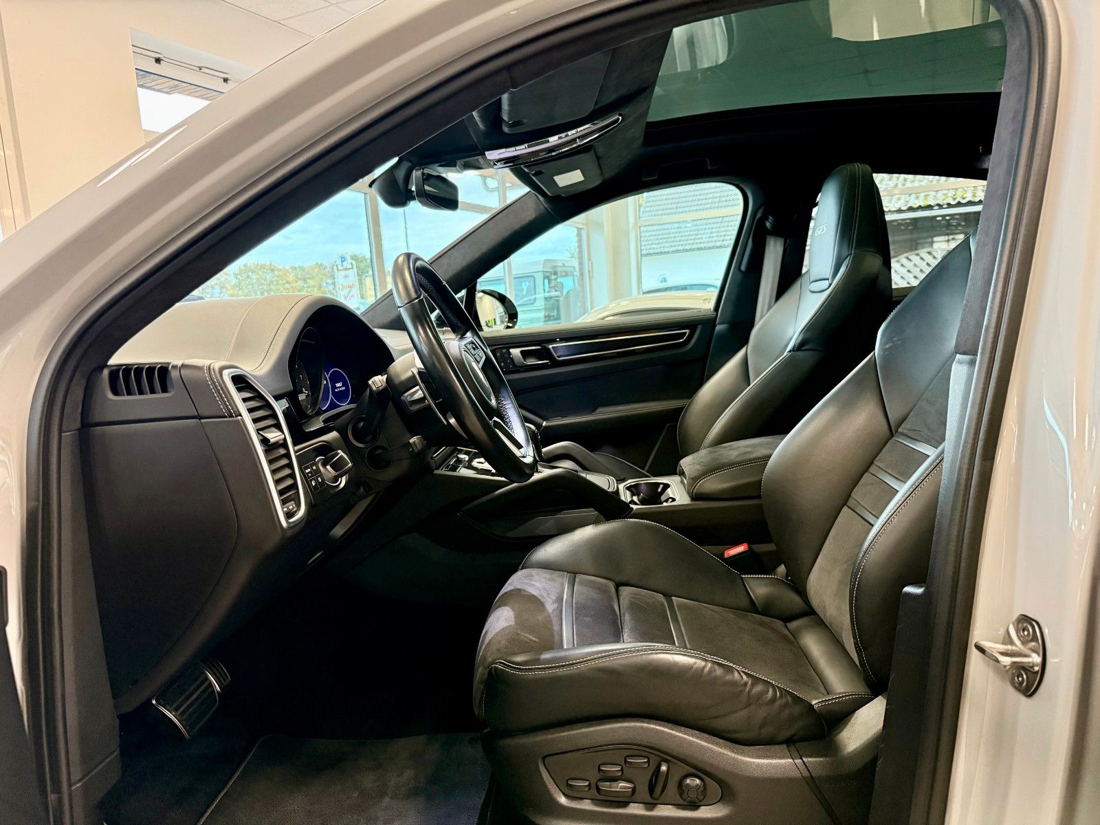 Fahrzeugabbildung Porsche Cayenne Coupe GTS AHK/ACC/HeadUp/22Zoll