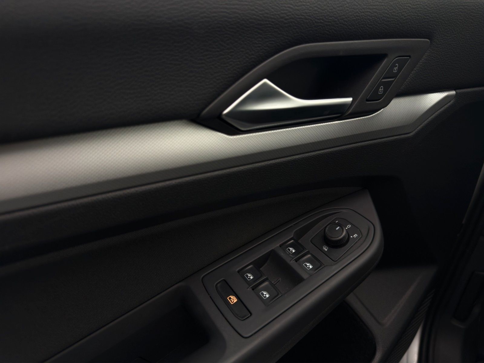 Fahrzeugabbildung Volkswagen Golf VIII Lim.*Bhz.Lenk*Virt.Cockpit*Carplay*LED