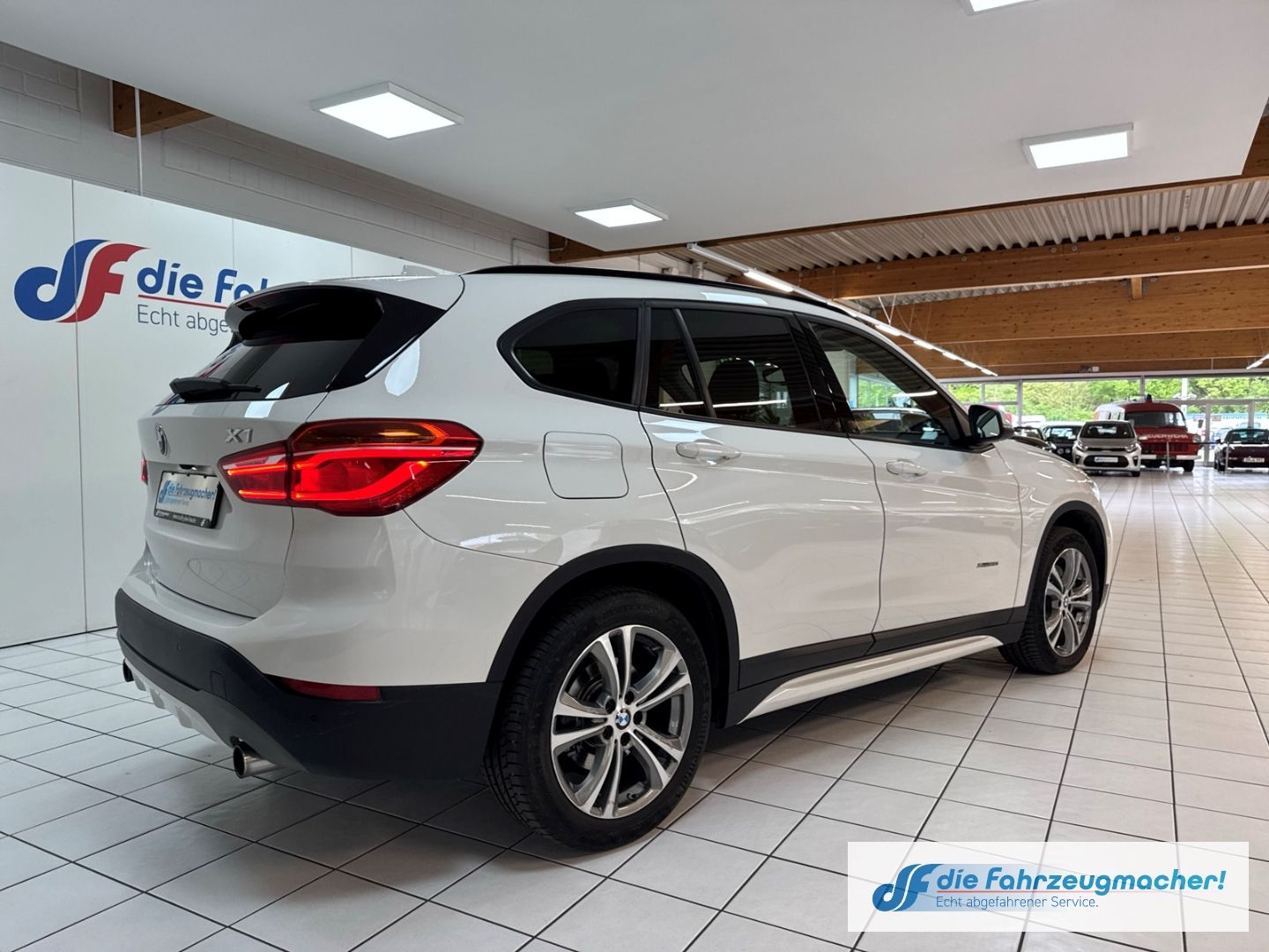 Fahrzeugabbildung BMW X1 xDrive 20 i Sport Line HUD AD Navi Memory Sit