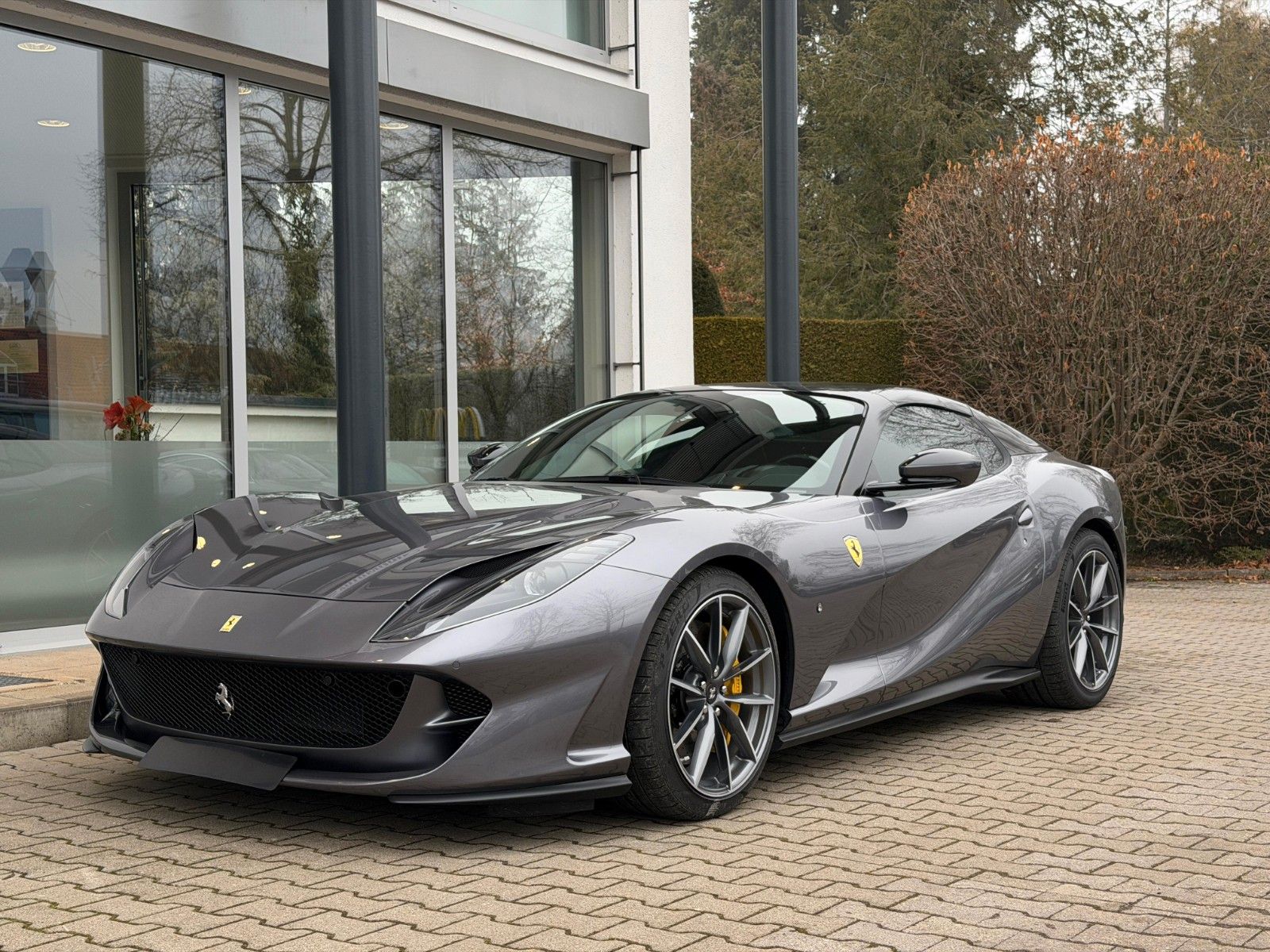 FERRARI 812