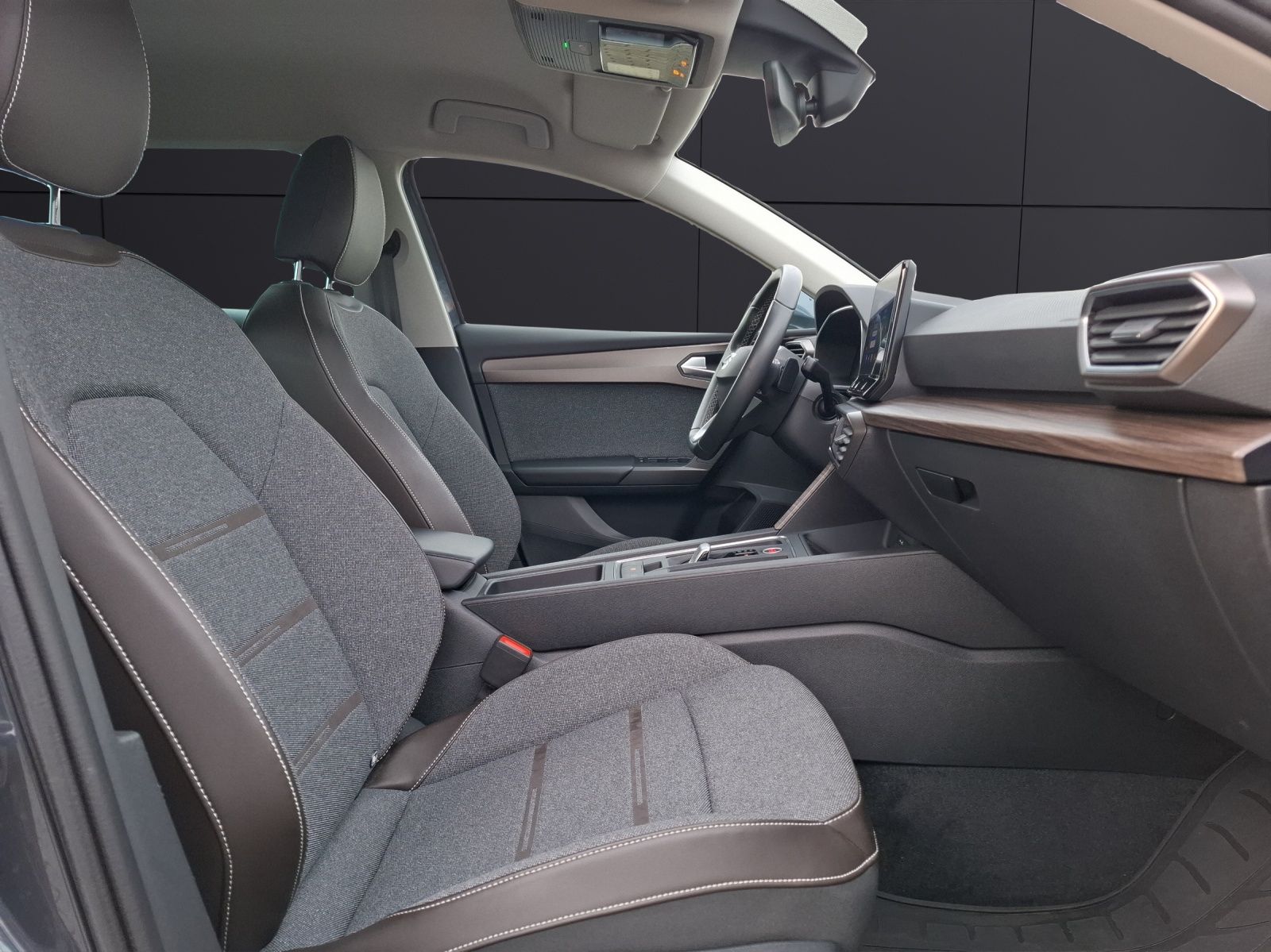 Fahrzeugabbildung SEAT Leon ST eTSI Xcellence DSG LED AHK Navi ACC RFK