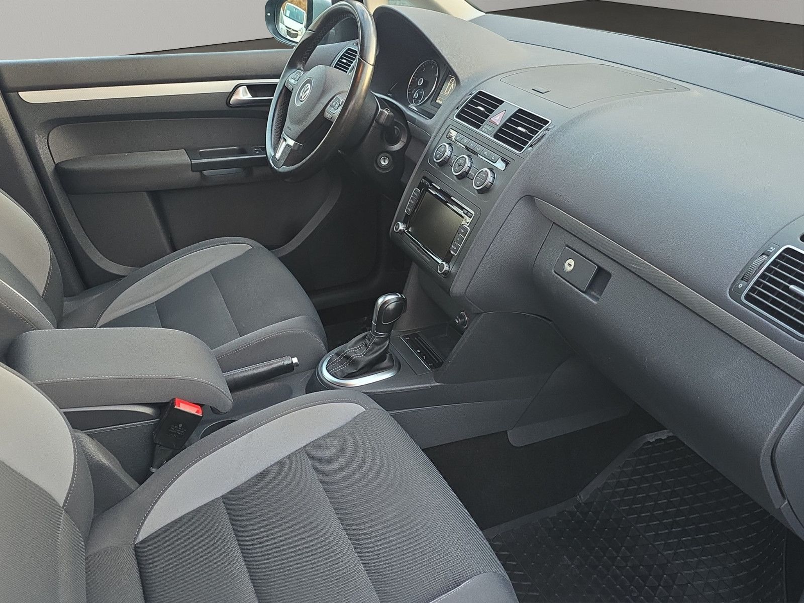 Fahrzeugabbildung Volkswagen Touran Life/DSG/Rückfahrkamera/Automatik/AHK