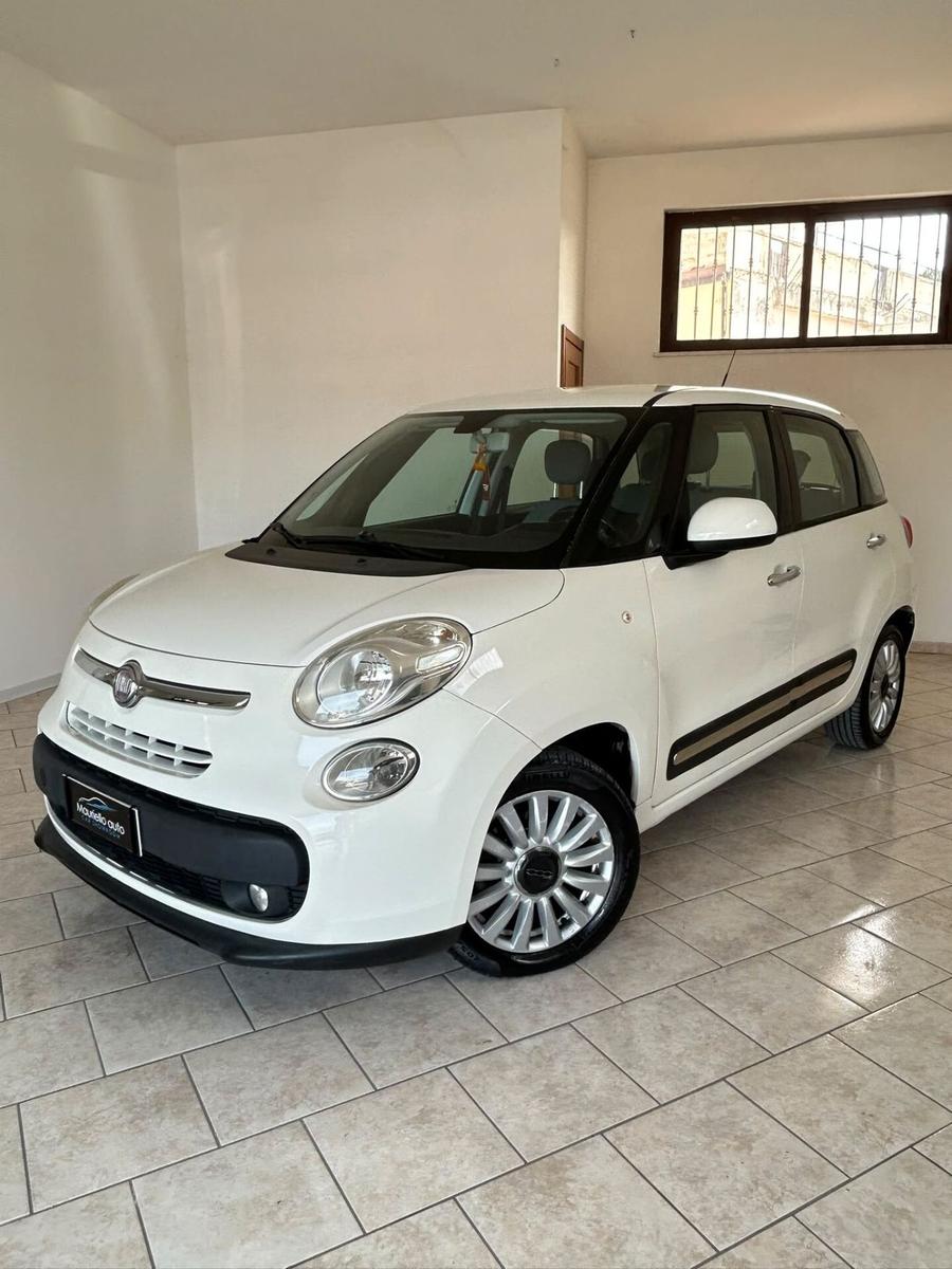 Fiat 500L 2014 — interior