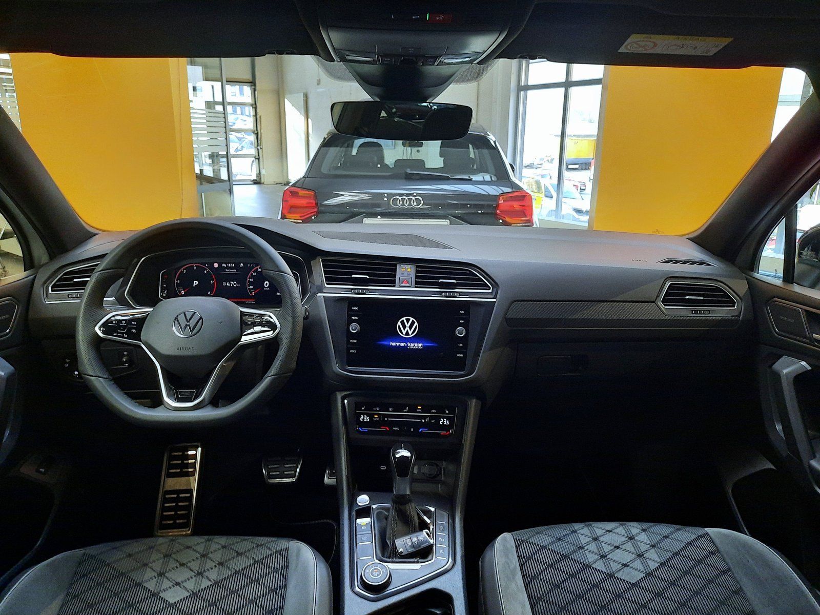 Fahrzeugabbildung Volkswagen Tiguan Allspace R-Line TDI 4M *Standhzg*Panodach