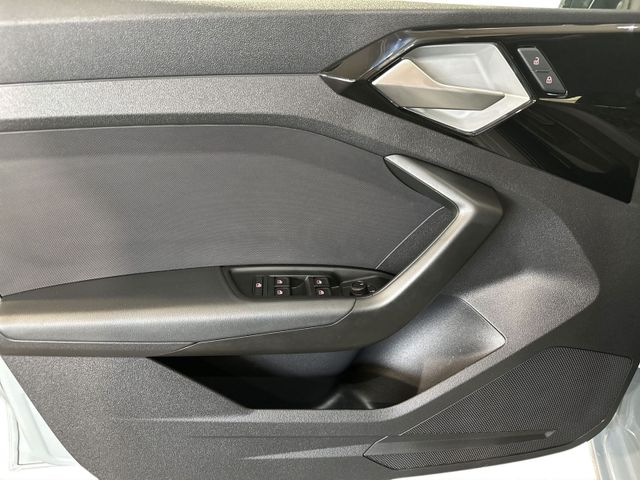 A1 Sportback 25 TFSI KAMERA+ALU+SH+VCP+PDC+RADIO