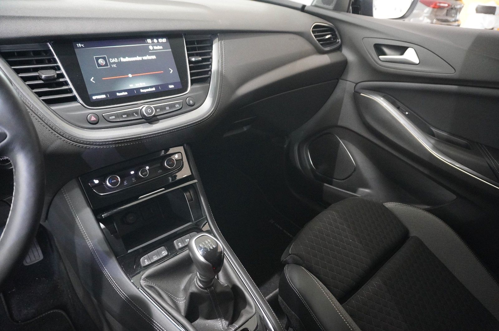 Fahrzeugabbildung Opel Grandland (X) 1.5D BUSINESS NAVI/LED/KAMERA/DAB+