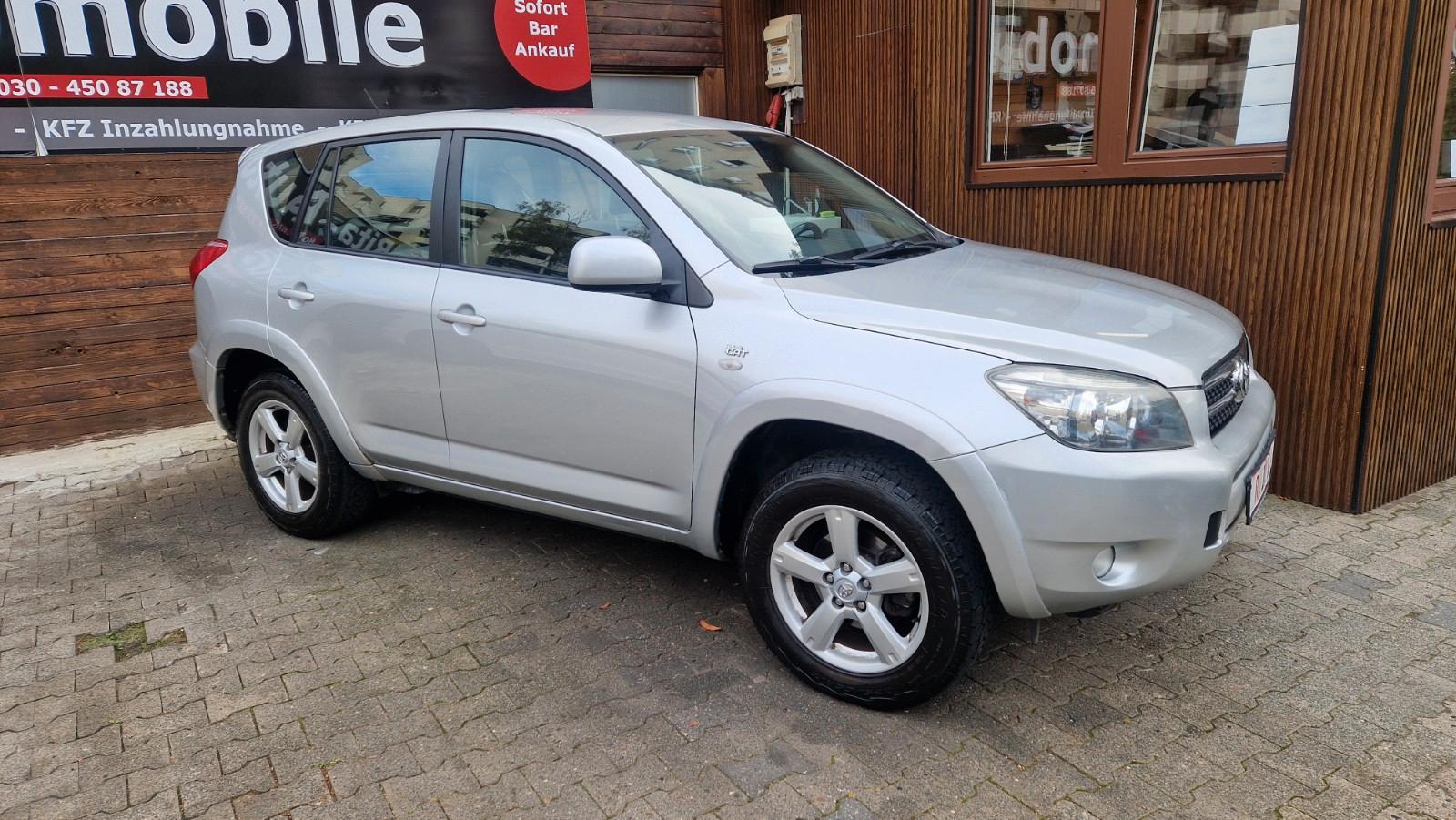 TOYOTA RAV4 - 2.2 177 CV - ATTELAGE - RÉGULATEUR DE VITESSE