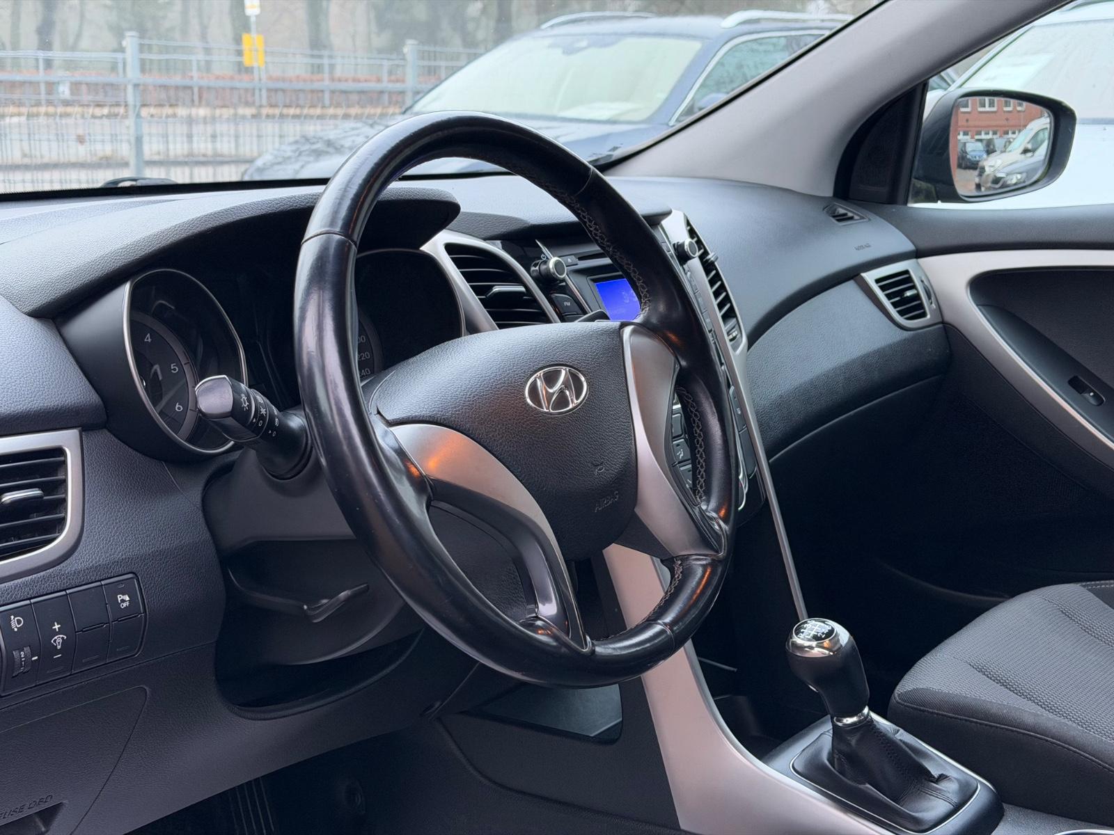 Hyundai i30 2013 — photo 12