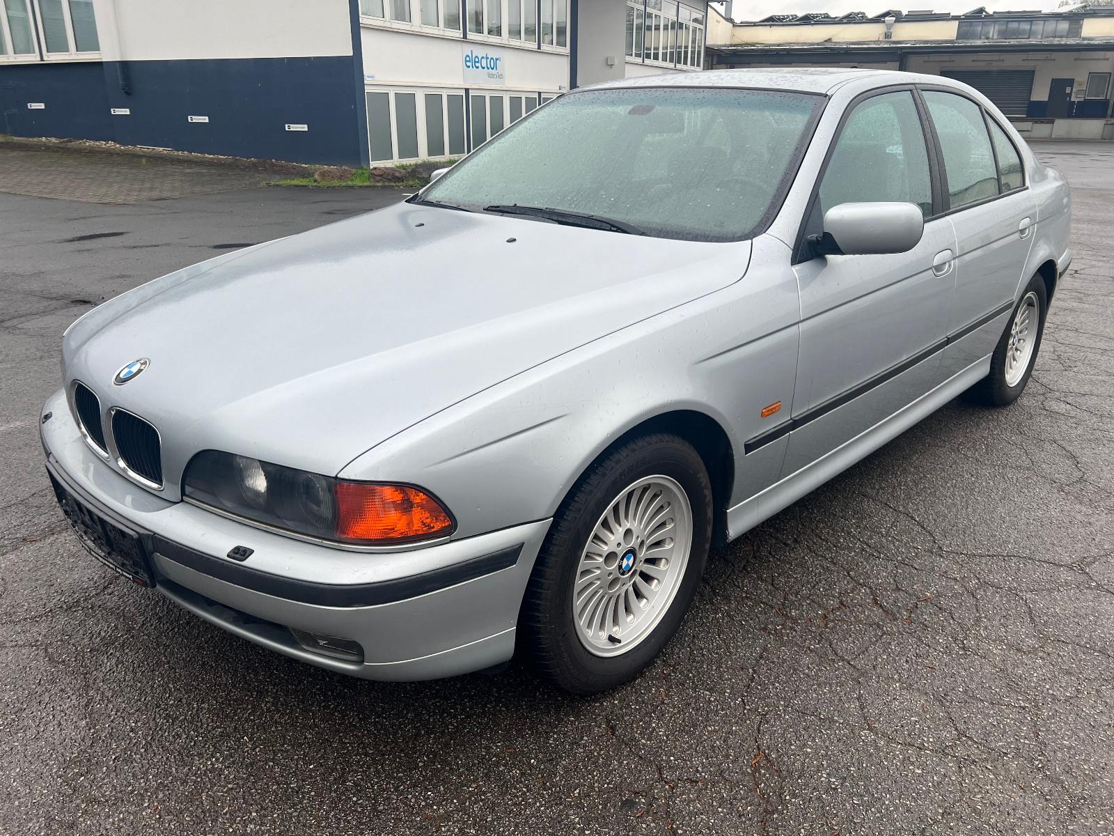 BMW 523i