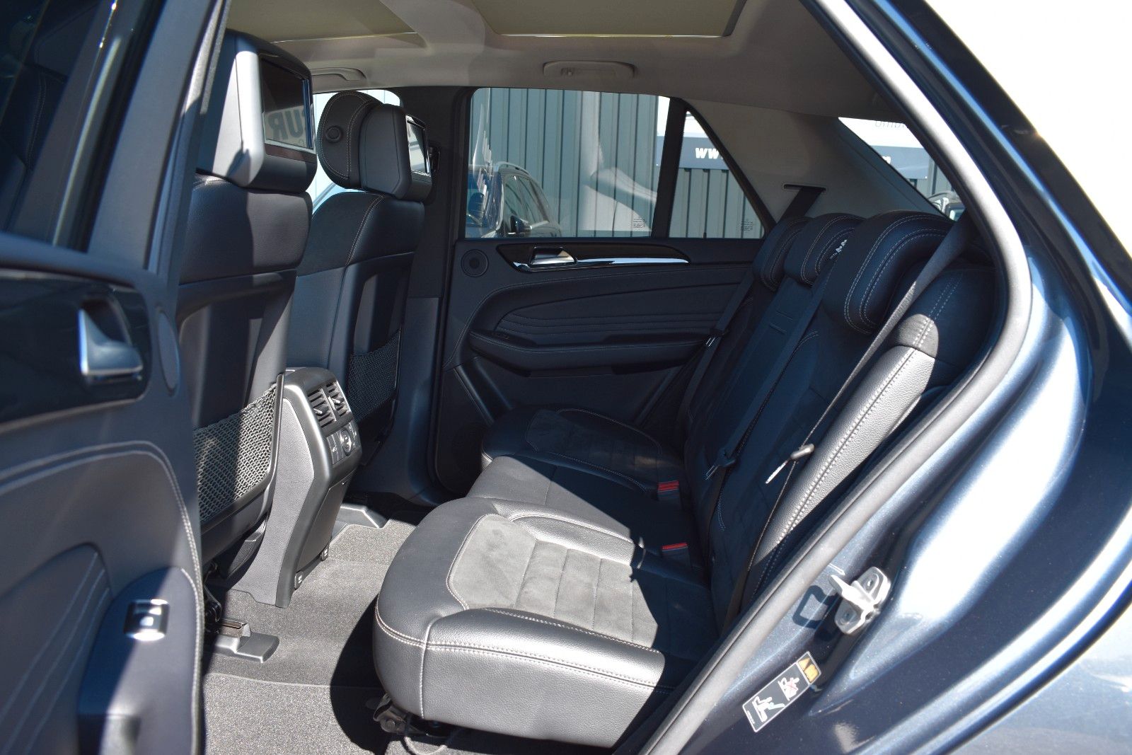 Fahrzeugabbildung Mercedes-Benz ML 350 CDI Display Fond H&K AHK Pano Softclose