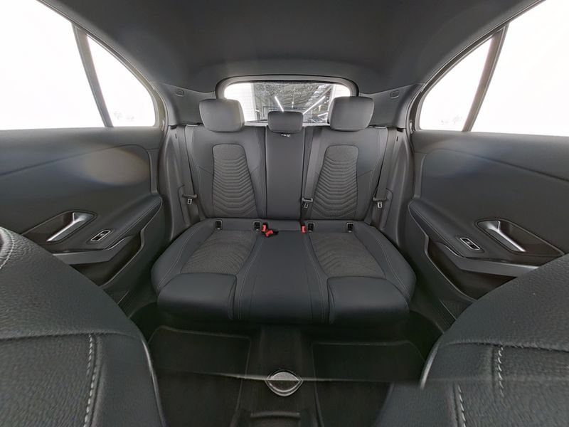 Mercedes-Benz A 180 PANO KAMERA NAVI LED foto 5