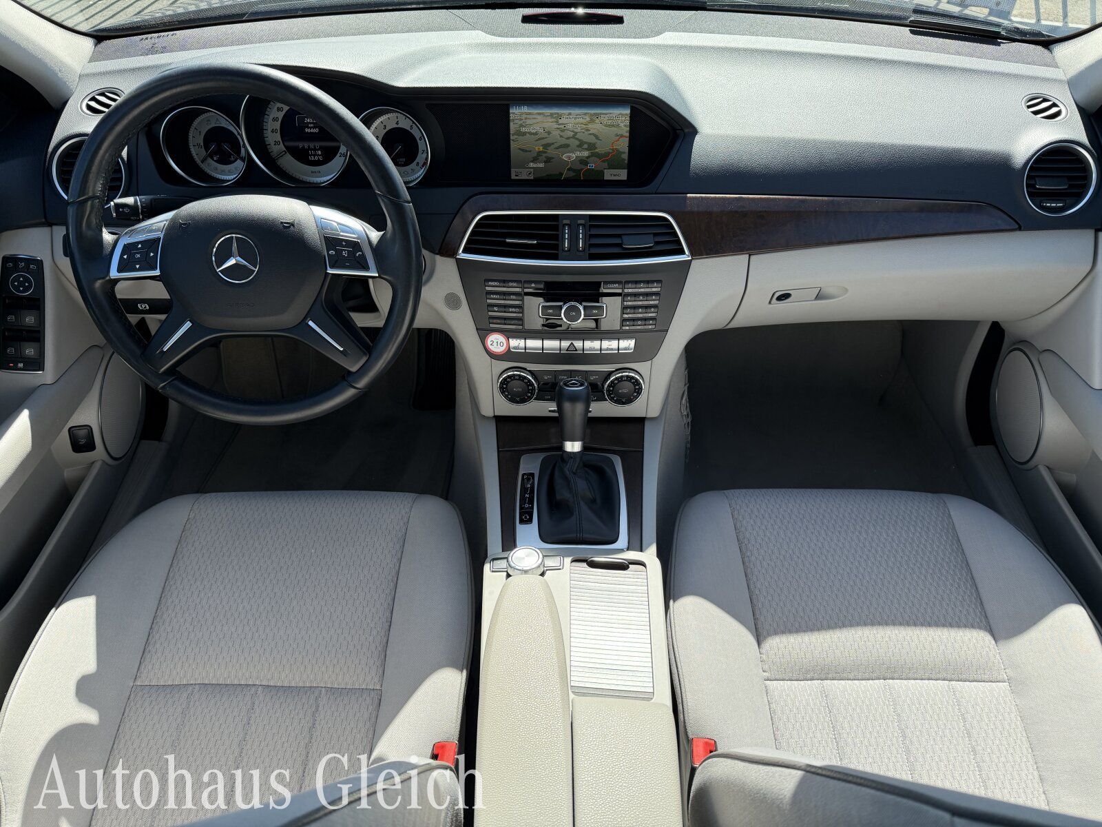 Fahrzeugabbildung Mercedes-Benz C 180 CGI Elegance BE Ausstattung BlueEfficiency